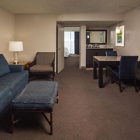Sheraton Suites Fort Lauderdale At Cypress Creek Bagian luar foto