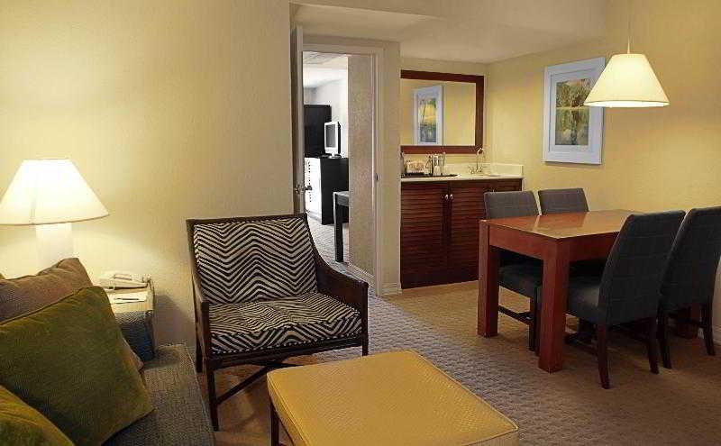 Sheraton Suites Fort Lauderdale At Cypress Creek Bagian luar foto