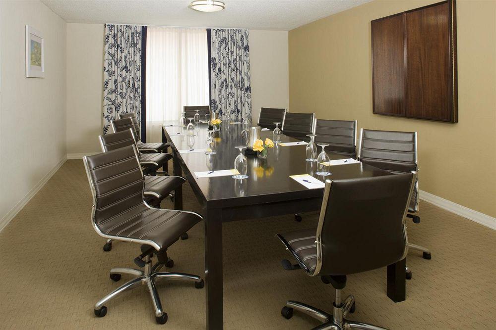 Sheraton Suites Fort Lauderdale At Cypress Creek Bagian luar foto